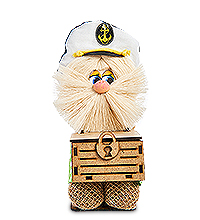 DO-089 Домовой Кузя в фуражке с сундуком