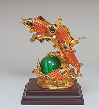 J-26-608 Фигура «Три рыбы на шаре»