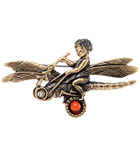 AM-4265 Брошь «Стрекоза и Ангел» (латунь, янтарь)