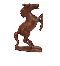 Фигуры и статуэтки из дерева